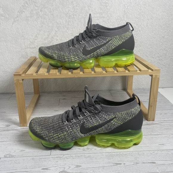 Athletic_Shoes
